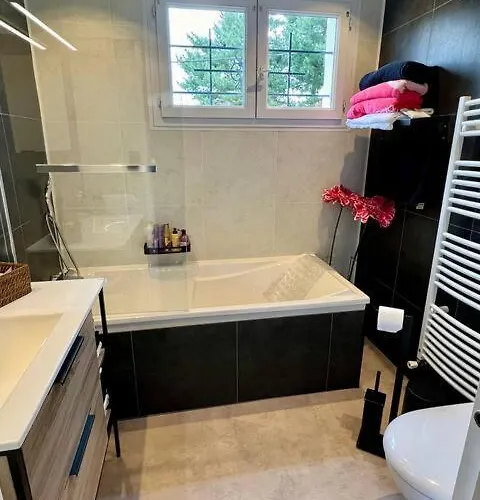 Les Acacias Ubytování v soukromí La Milesse